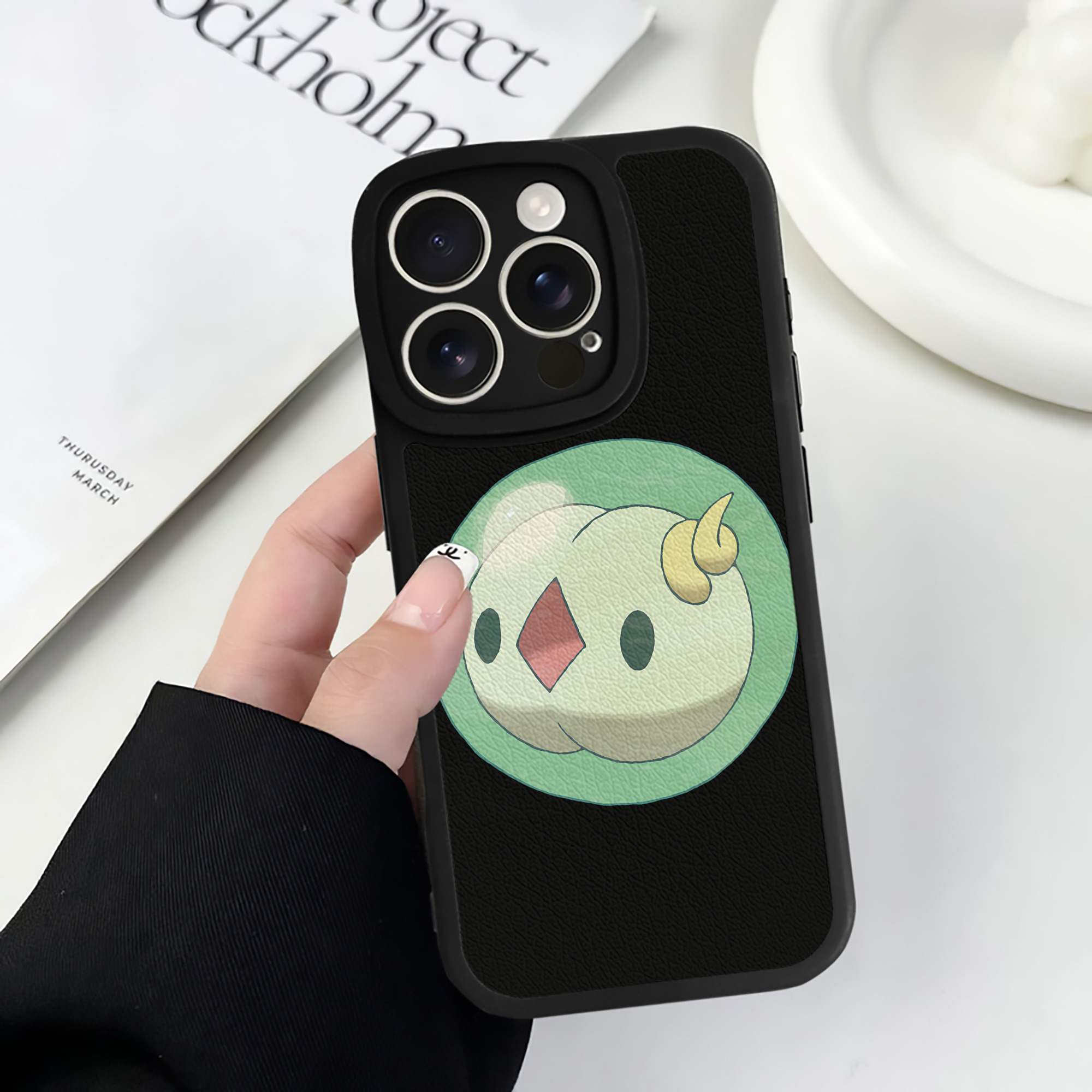 （画像用） ポケットモンスター Pokémon 【iPhone 16シリーズ対応】シリコンスマホケース（レザー調） 材質：シリコン